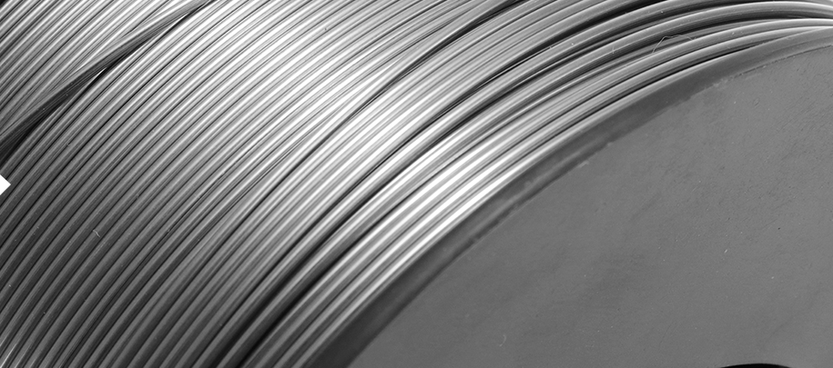 Cievka z nehrdzavejúcej ocele a riadiaci potrubie